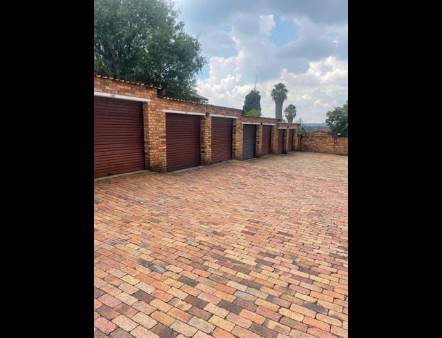 2 BEDROOM TOWNHOUSE FOR SALE IN BUCCLEUCH